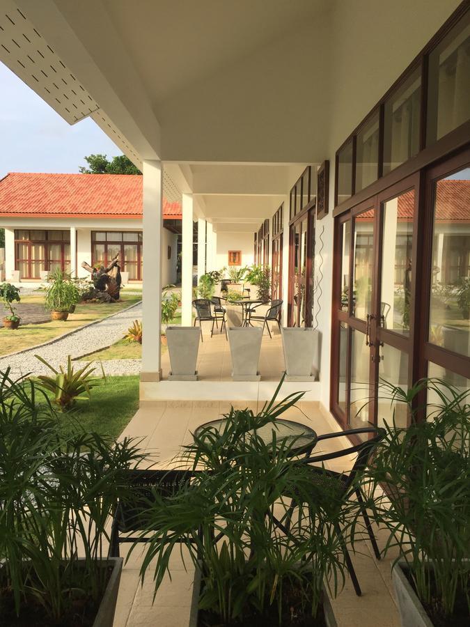Tree Roots Retreat Hotel Rayong Bagian luar foto