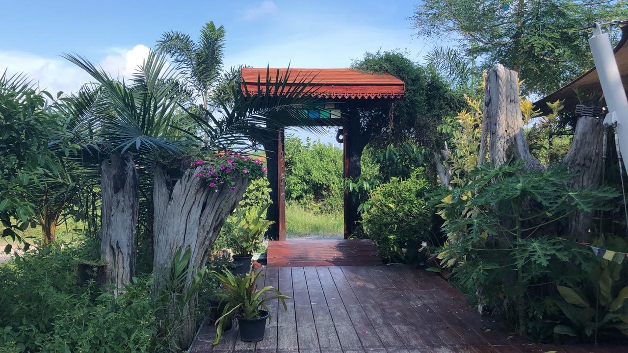 Tree Roots Retreat Hotel Rayong Bagian luar foto