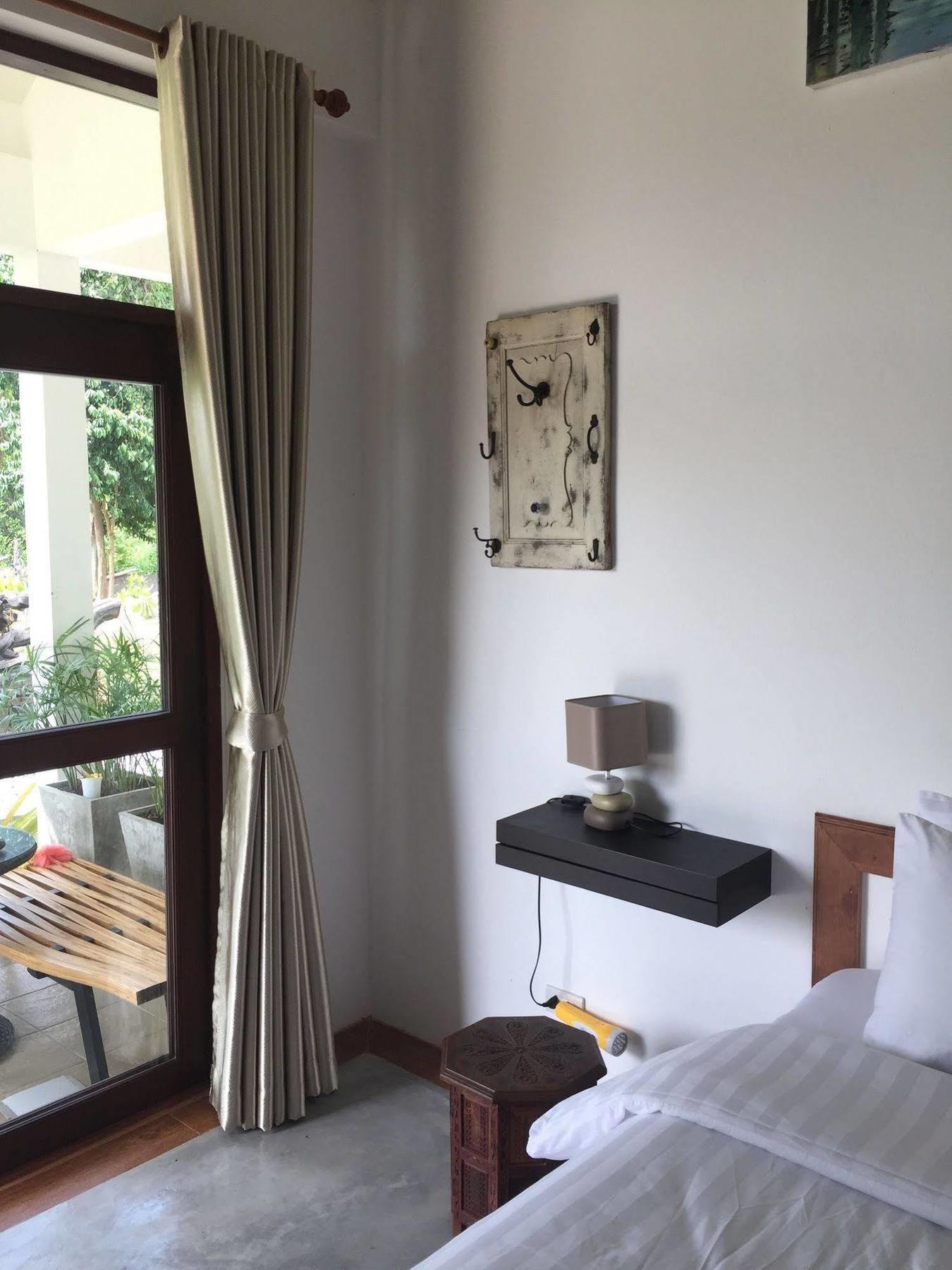 Tree Roots Retreat Hotel Rayong Bagian luar foto