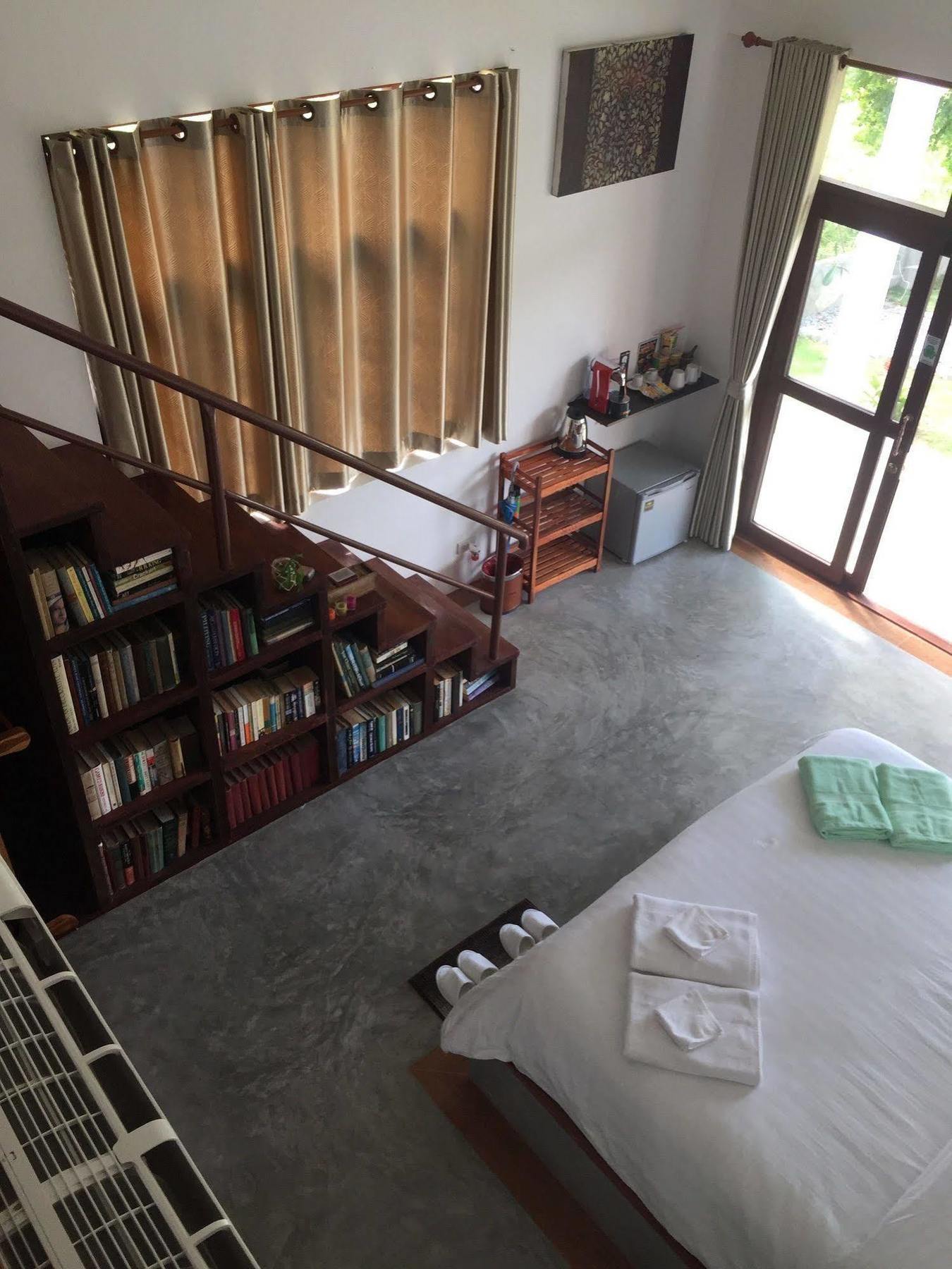 Tree Roots Retreat Hotel Rayong Bagian luar foto