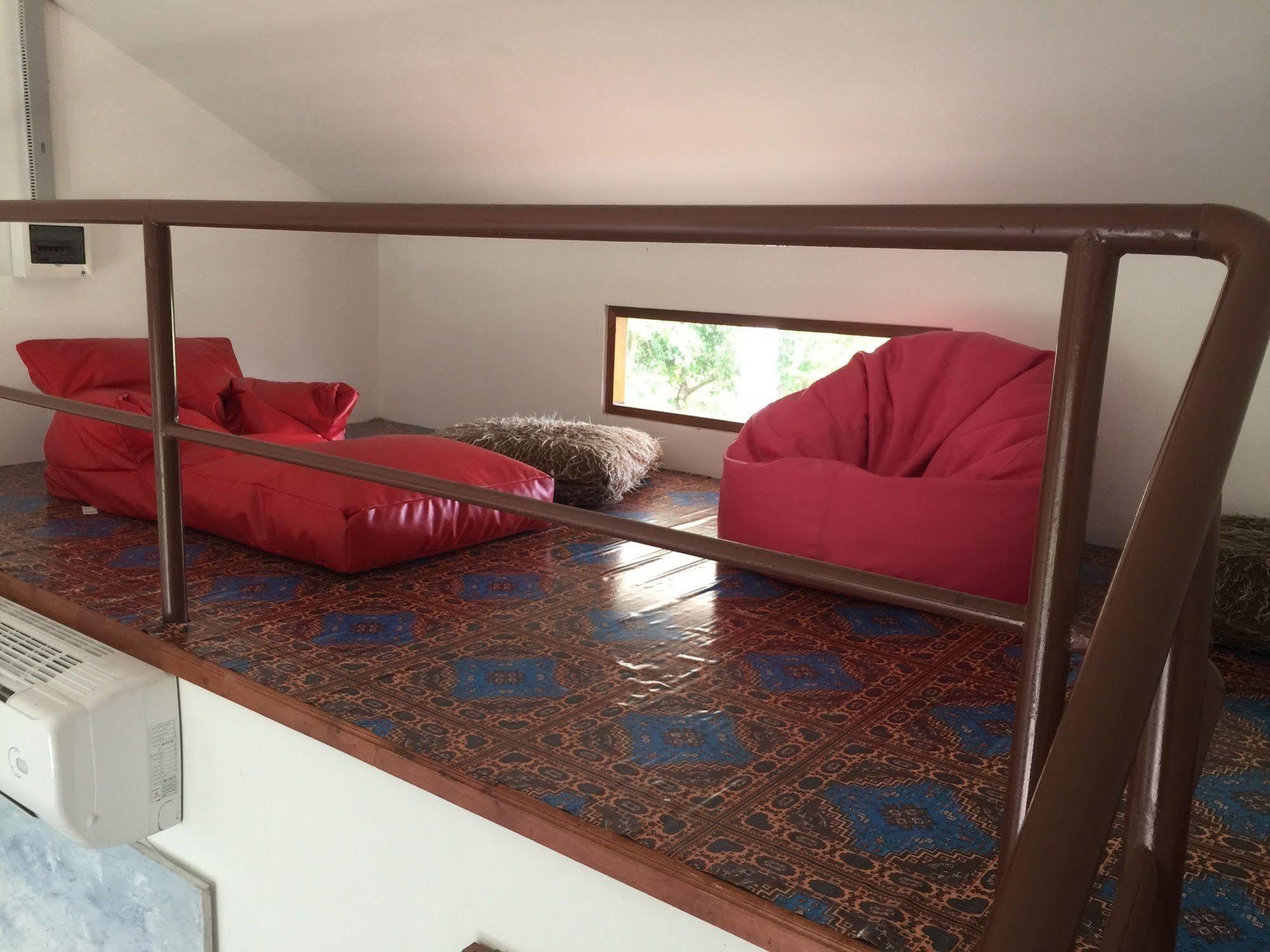 Tree Roots Retreat Hotel Rayong Bagian luar foto
