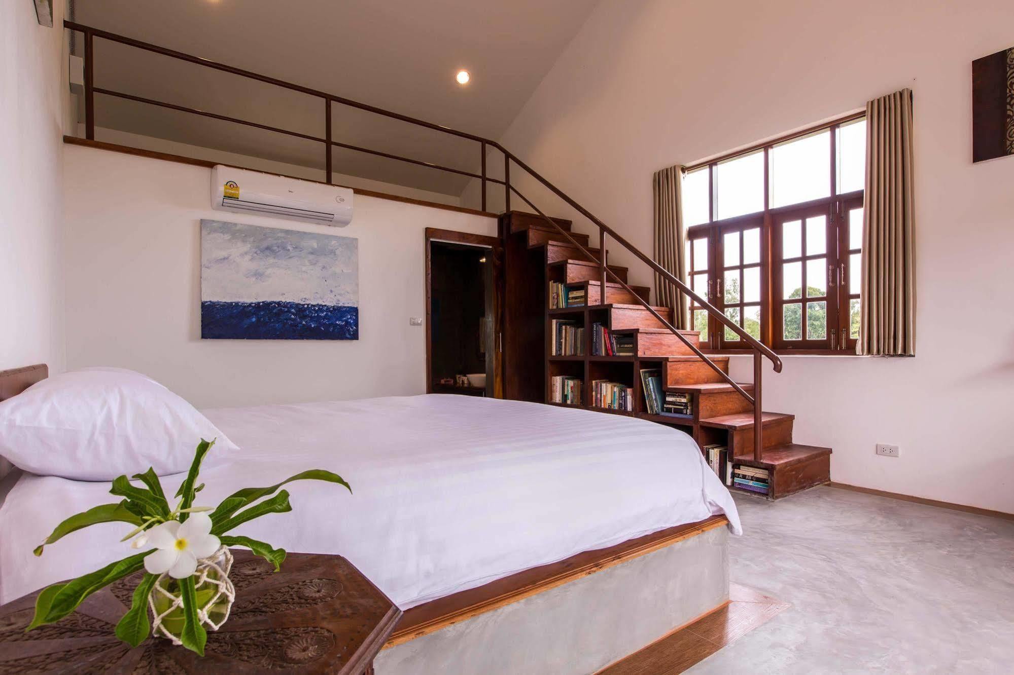 Tree Roots Retreat Hotel Rayong Bagian luar foto