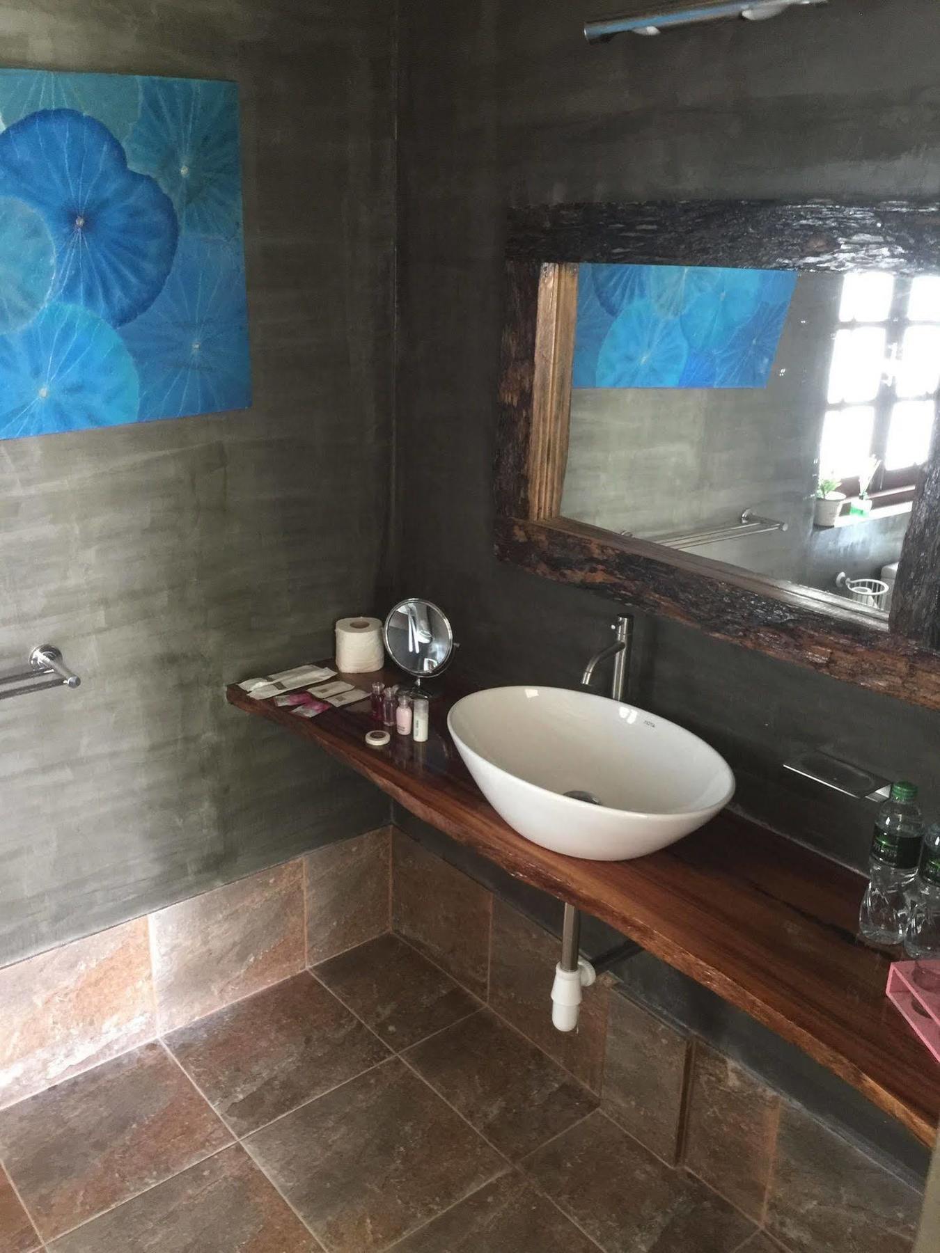 Tree Roots Retreat Hotel Rayong Bagian luar foto