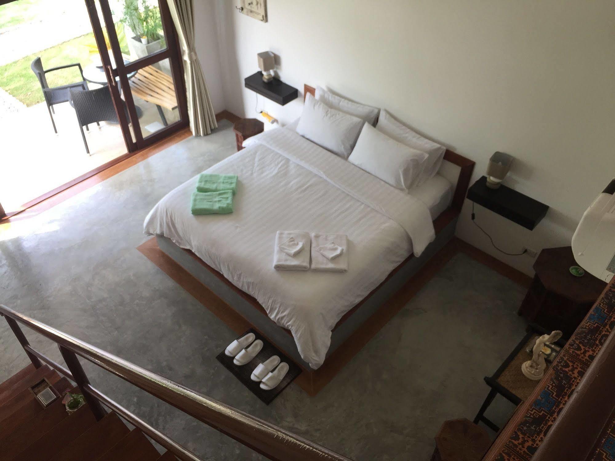 Tree Roots Retreat Hotel Rayong Bagian luar foto