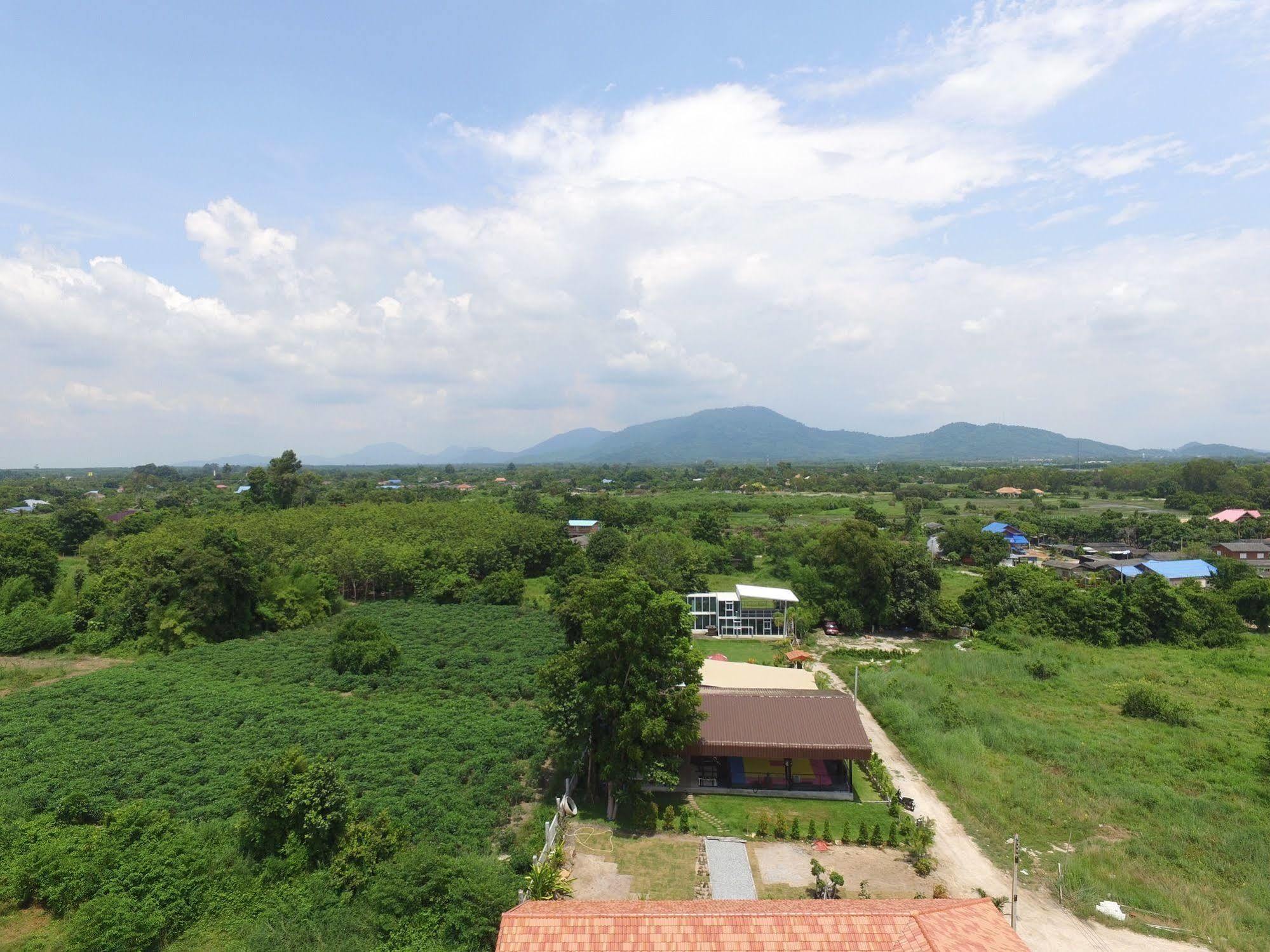 Tree Roots Retreat Hotel Rayong Bagian luar foto