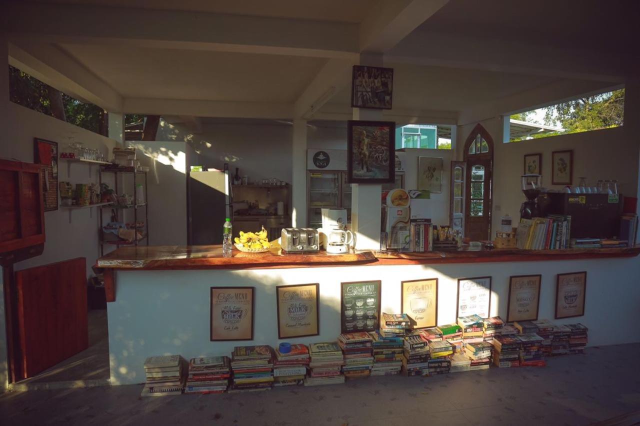 Tree Roots Retreat Hotel Rayong Bagian luar foto