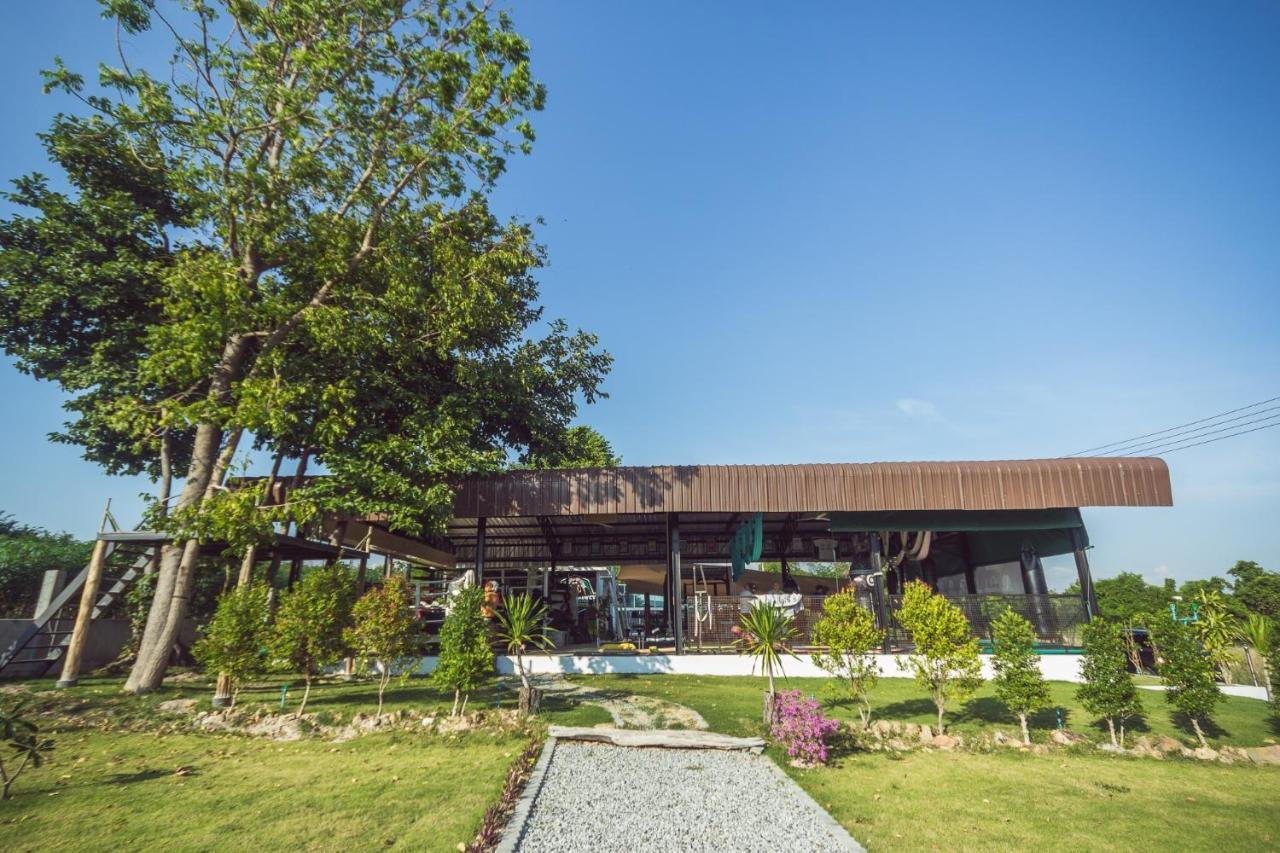 Tree Roots Retreat Hotel Rayong Bagian luar foto